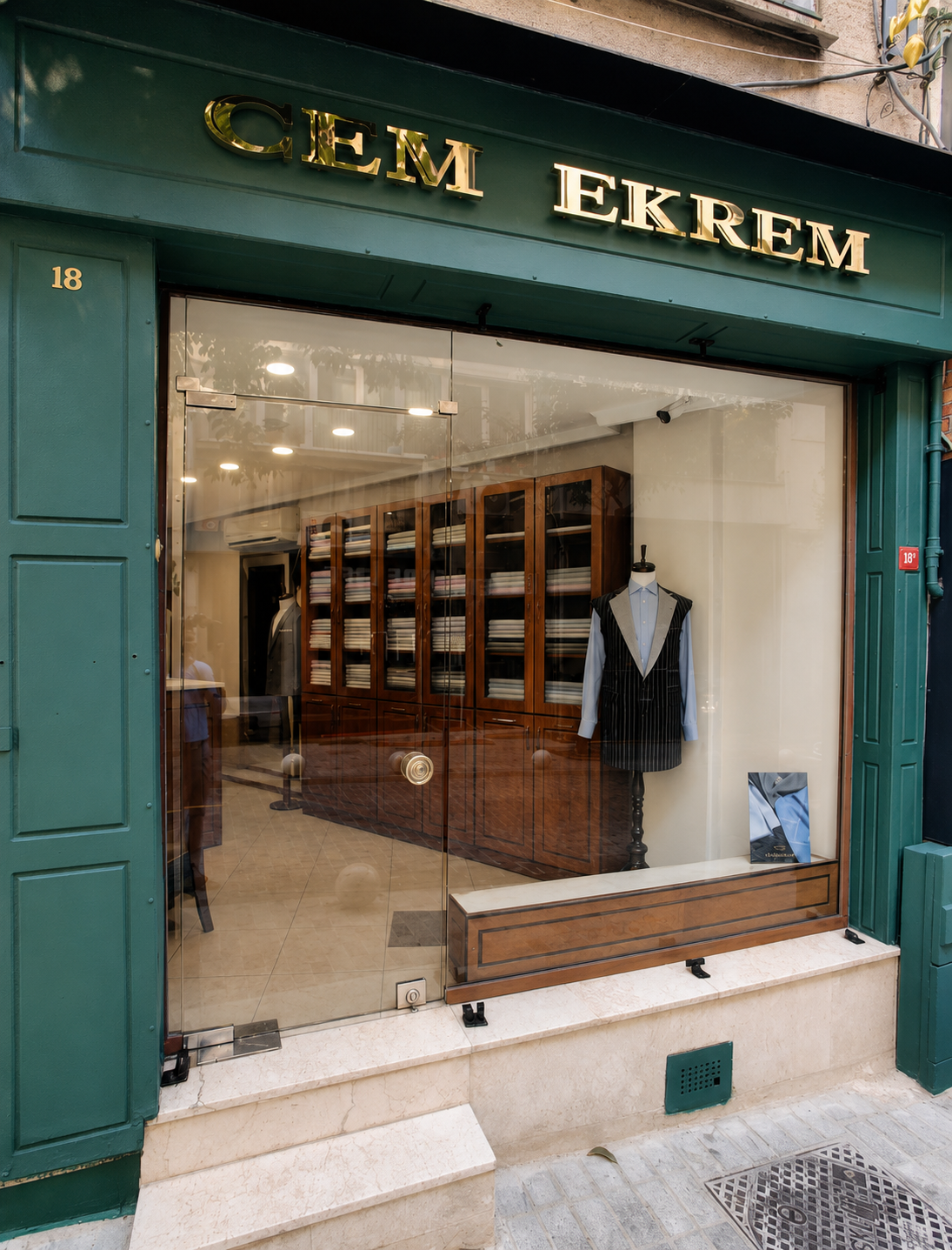 Cem Ekrem Nişantaşı atölye vitrini